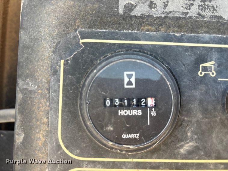 image for item EF6064 2010 Genie S80 boom lift