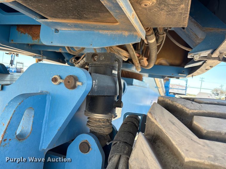 image for item EF6064 2010 Genie S80 boom lift