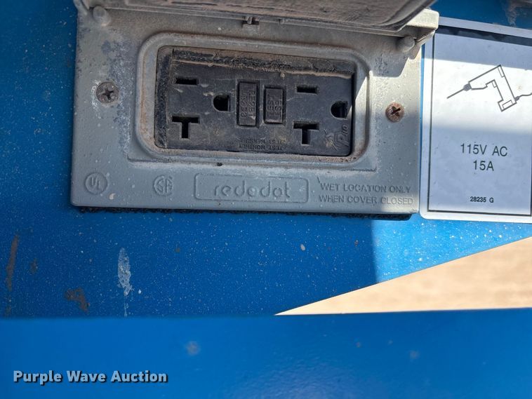 image for item EF6064 2010 Genie S80 boom lift