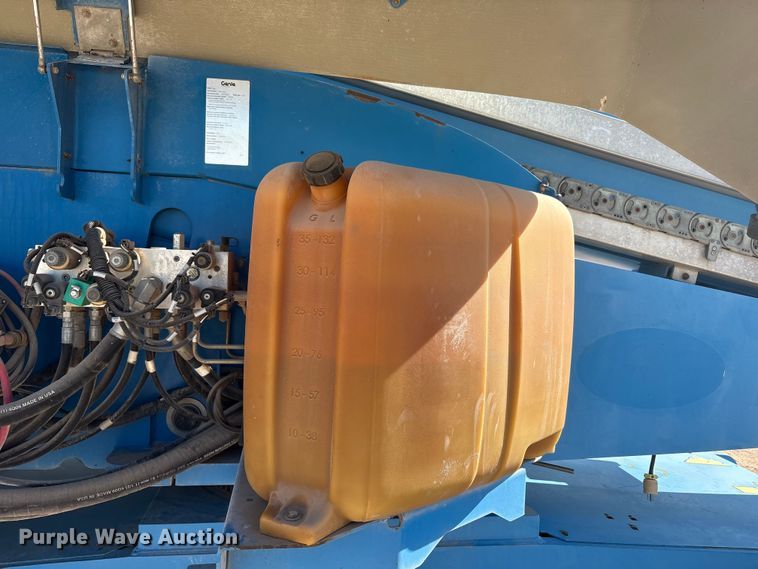 image for item EF6064 2010 Genie S80 boom lift