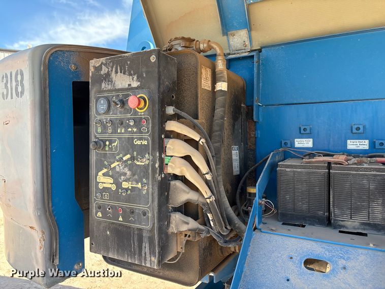 image for item EF6064 2010 Genie S80 boom lift