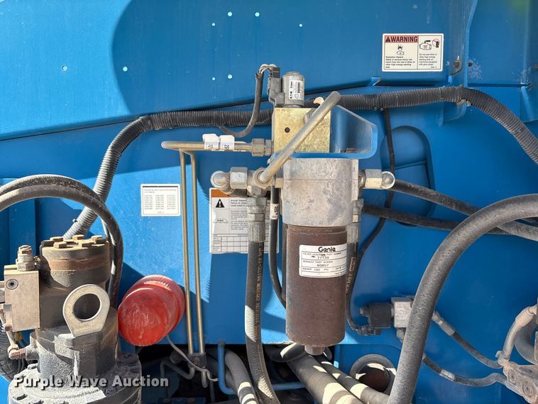 image for item EF6064 2010 Genie S80 boom lift