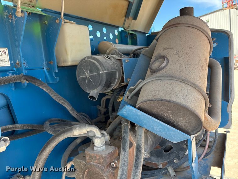 image for item EF6064 2010 Genie S80 boom lift