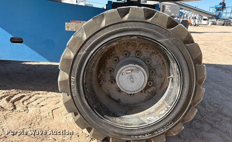 image for item EF6064 2010 Genie S80 boom lift