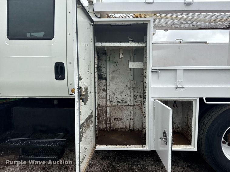 image for item EG5920 2008 International 7500 Crew Cab crane truck