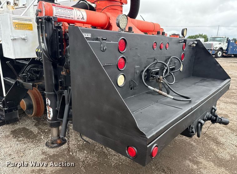 image for item EG5920 2008 International 7500 Crew Cab crane truck