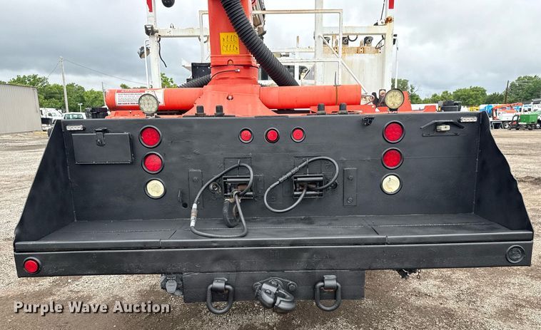 image for item EG5920 2008 International 7500 Crew Cab crane truck