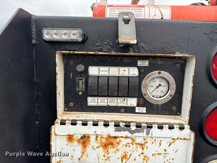 image for item EG5920 2008 International 7500 Crew Cab crane truck