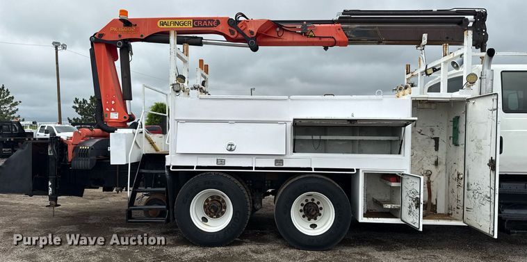 image for item EG5920 2008 International 7500 Crew Cab crane truck