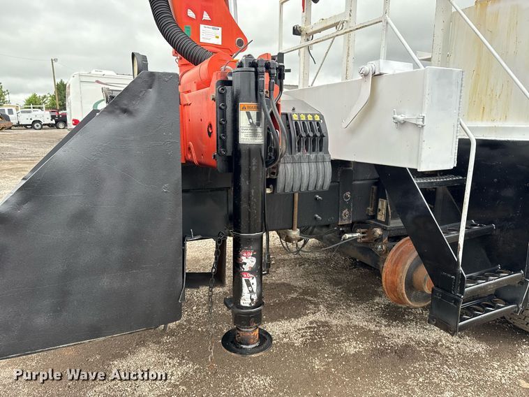 image for item EG5920 2008 International 7500 Crew Cab crane truck