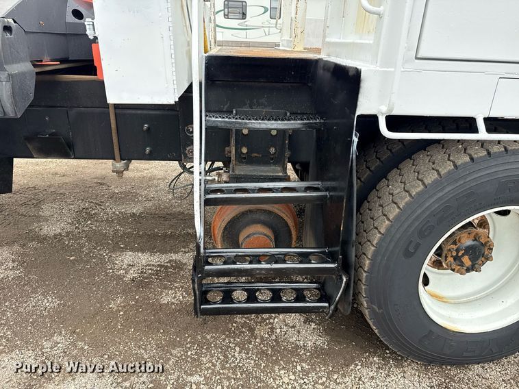 image for item EG5920 2008 International 7500 Crew Cab crane truck