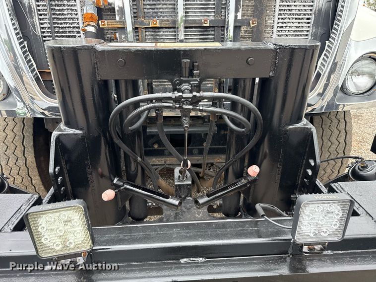 image for item EG5920 2008 International 7500 Crew Cab crane truck