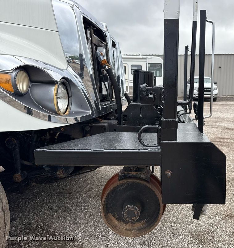 image for item EG5920 2008 International 7500 Crew Cab crane truck