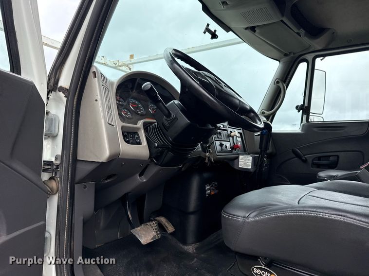 image for item EG5920 2008 International 7500 Crew Cab crane truck