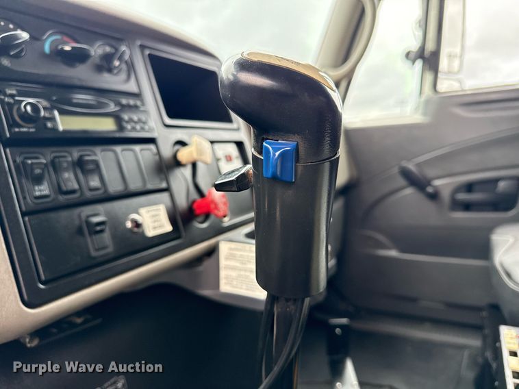 image for item EG5920 2008 International 7500 Crew Cab crane truck