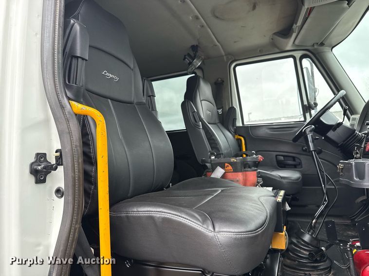 image for item EG5920 2008 International 7500 Crew Cab crane truck