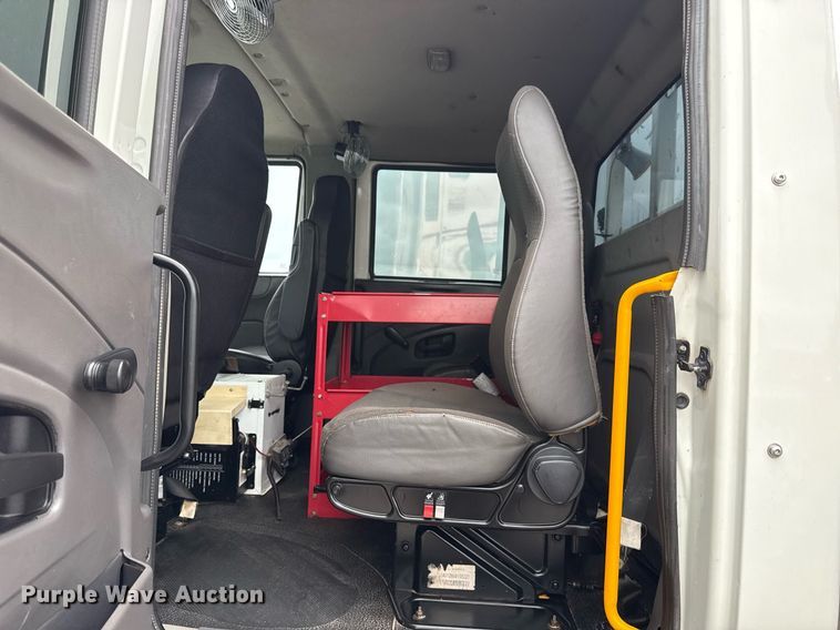 image for item EG5920 2008 International 7500 Crew Cab crane truck