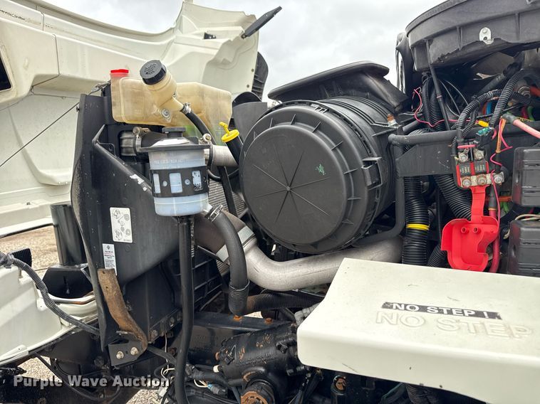 image for item EG5920 2008 International 7500 Crew Cab crane truck