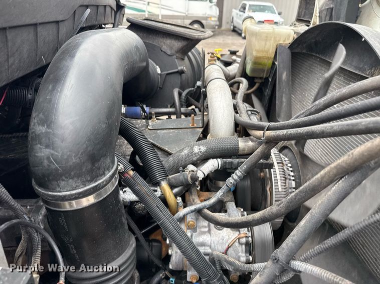 image for item EG5920 2008 International 7500 Crew Cab crane truck