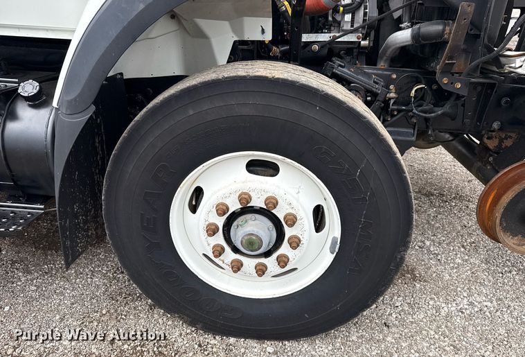 image for item EG5920 2008 International 7500 Crew Cab crane truck