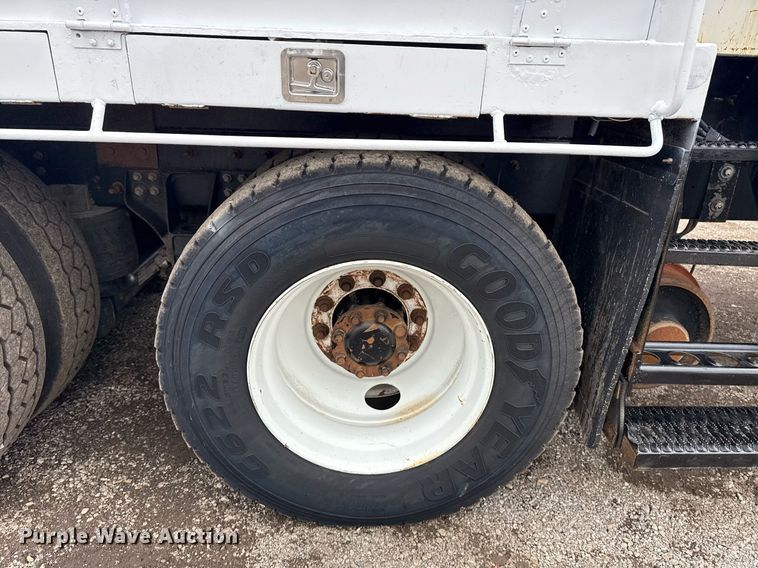 image for item EG5920 2008 International 7500 Crew Cab crane truck