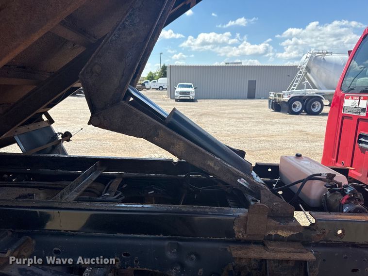 image for item EG6164 2012 Ford F350 Super Duty dump bed pickup truck