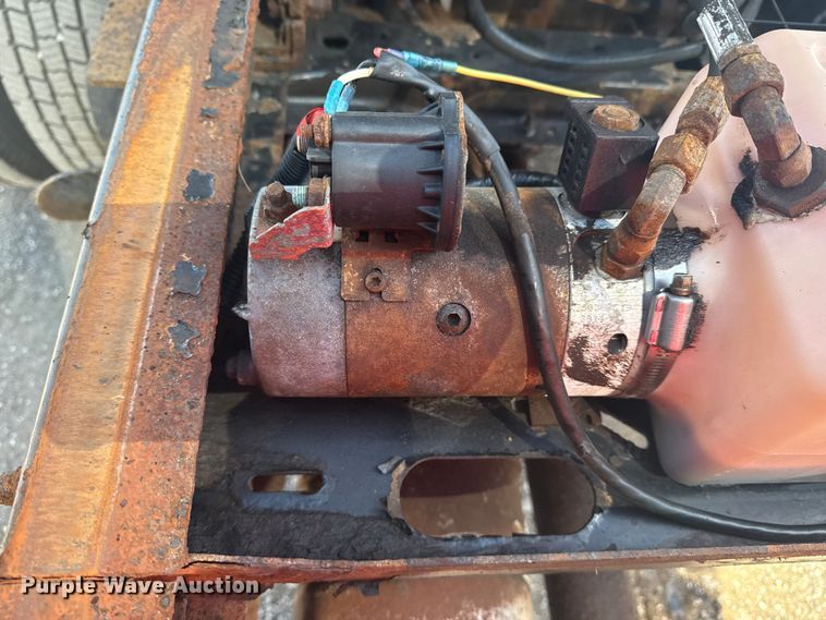 image for item EG6164 2012 Ford F350 Super Duty dump bed pickup truck