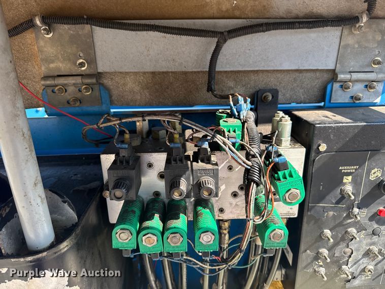 image for item EG8239 2002 Genie Z-45/25 boom lift