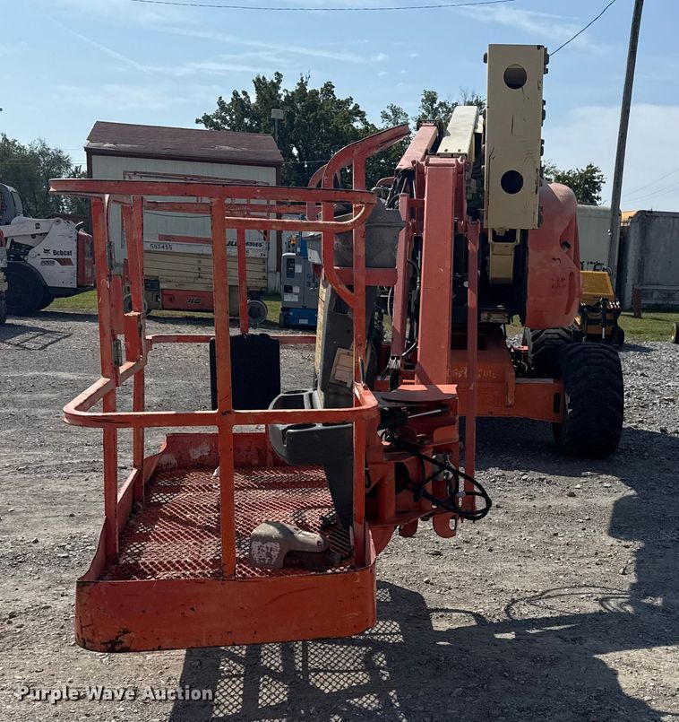 image for item EG8241 1999 JLG 450AJ boom lift