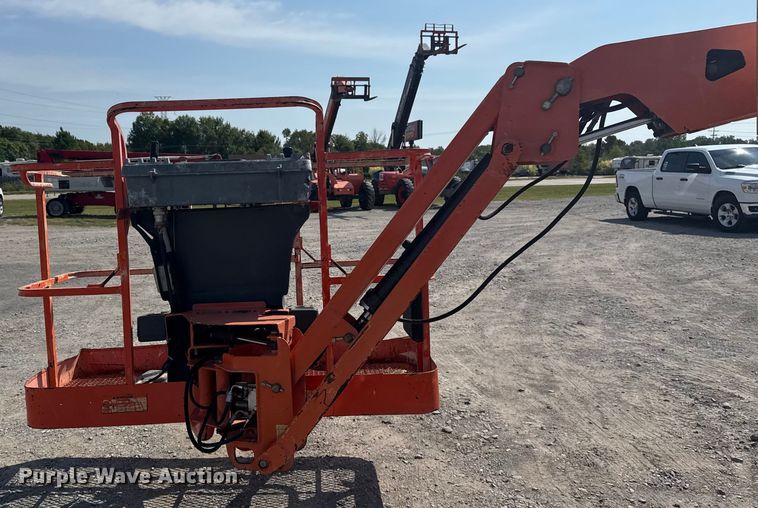 image for item EG8241 1999 JLG 450AJ boom lift