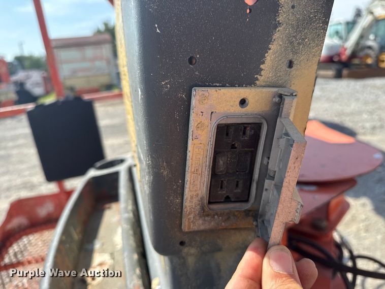 image for item EG8241 1999 JLG 450AJ boom lift