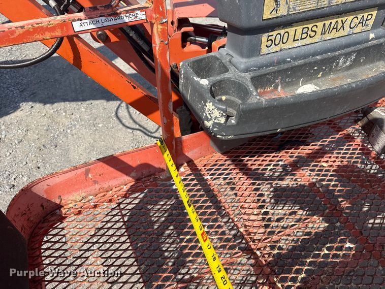 image for item EG8241 1999 JLG 450AJ boom lift