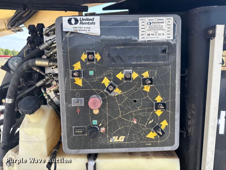 image for item EG8241 1999 JLG 450AJ boom lift