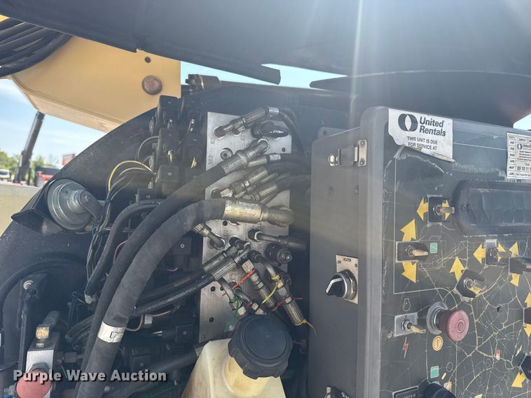 image for item EG8241 1999 JLG 450AJ boom lift