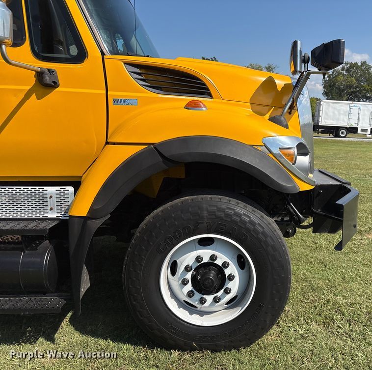 image for item EH7522 2012 International 7400 dump truck