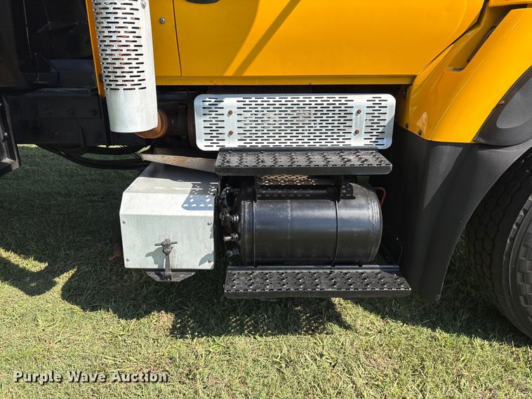 image for item EH7522 2012 International 7400 dump truck