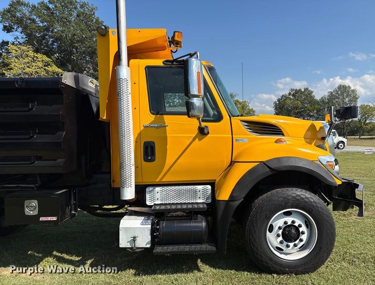 image for item EH7522 2012 International 7400 dump truck