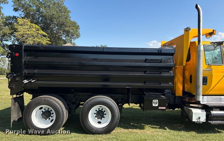 image for item EH7522 2012 International 7400 dump truck