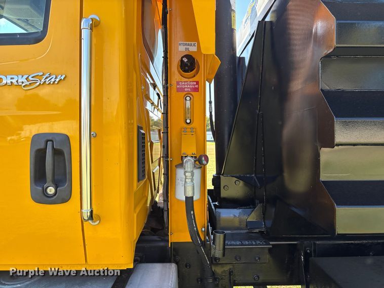 image for item EH7522 2012 International 7400 dump truck