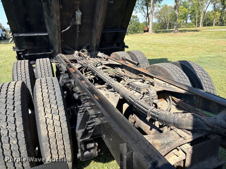 image for item EH7522 2012 International 7400 dump truck