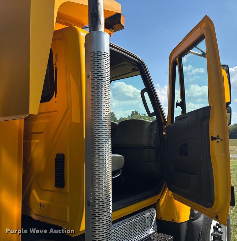 image for item EH7522 2012 International 7400 dump truck