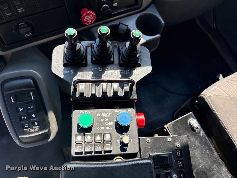 image for item EH7522 2012 International 7400 dump truck