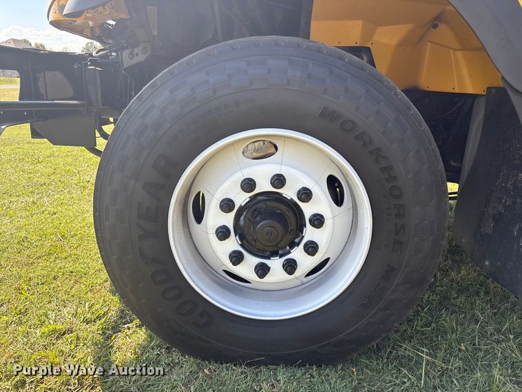 image for item EH7522 2012 International 7400 dump truck