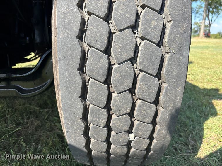 image for item EH7522 2012 International 7400 dump truck