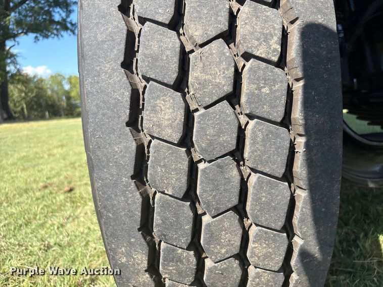 image for item EH7522 2012 International 7400 dump truck