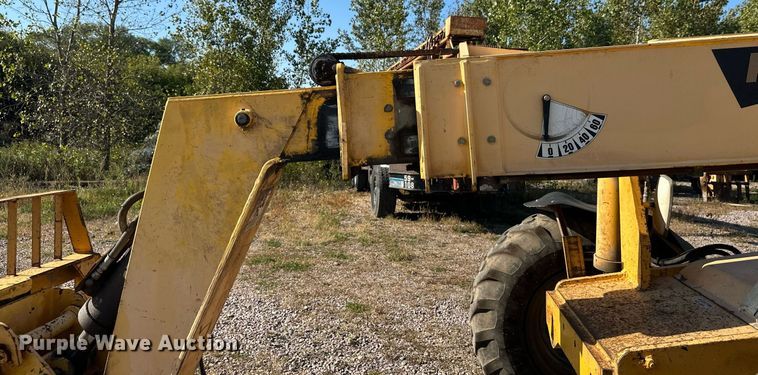image for item EL0016 2003 Pettibone 8044 telehandler