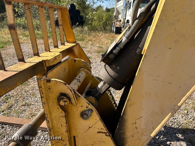 image for item EL0016 2003 Pettibone 8044 telehandler