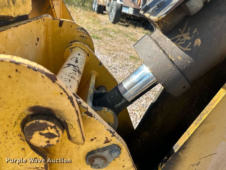 image for item EL0016 2003 Pettibone 8044 telehandler