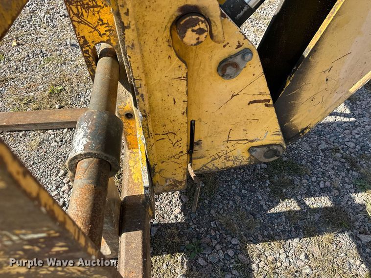 image for item EL0016 2003 Pettibone 8044 telehandler