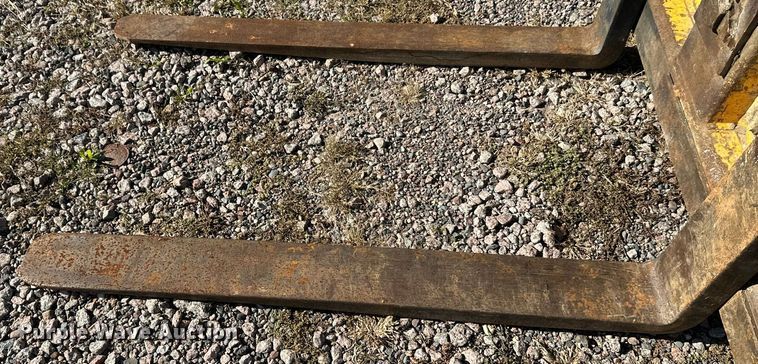 image for item EL0016 2003 Pettibone 8044 telehandler